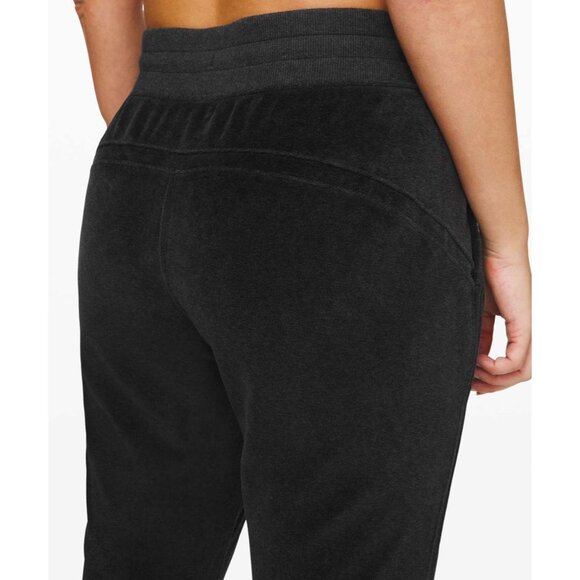 Lululemon Warm Down Charcoal Soft Velour Athleisure Athletic Jogger Sz 4 - Picture 6 of 10